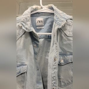 Distressed denim Zara relaxed fit. Denim Jacket